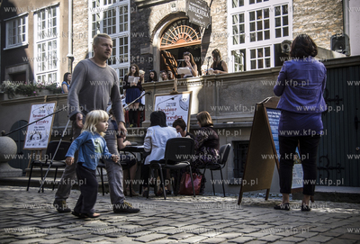 Gdansk. Ul. Mariacka 42. Filia Wojewodzkiej i Miejskiej...