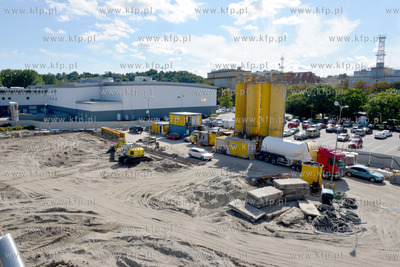 Gdynia. Na terenie sasiadujacym z apartamentowcem Sea...