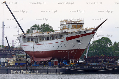 Transport kadluba do portu wewnetrzego w Gdansku szkolnego...