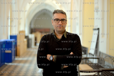 Polmetrowa rzezba glowy Adolfa Hitlera, zostala odkopana...