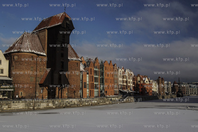 Gdańsk. Rybackie Pobrzeże i zabytkowy Żuraw nad...