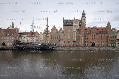 Gdańsk. Długie Pobrzeże między Bramą Chlebnicką...