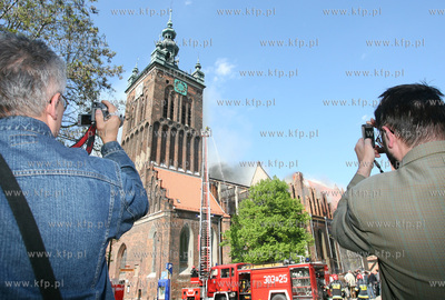Pozar zabytkowego kosciola sw Katarzyny w Gdansku.
Nz....