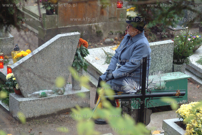 Swito zmarlych, cmentarz komunalny w Gdansku Srebrzysku.
1.11.2002
fot....