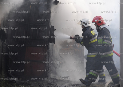 Pozar na Partyzantow 112 w Gdansku - Wrzeszczu. Plonal...