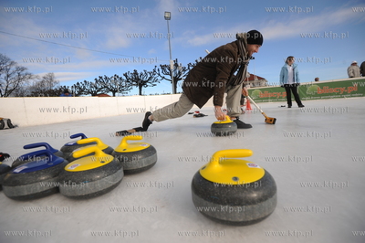 Sopot. W ostatni dzien slizgawni na molo, Sopot Curling...