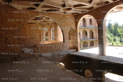 Wnetrze zamku w Lapalicach, polozonego miedzy Chmielnem...