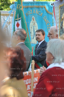 Msza Swieta na trasie procesji na placu przed kosciolem...