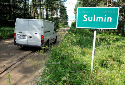 Wjazd do Sulmina droga przez las od strony Otomina....