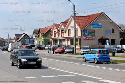 Zukowo na Kaszubach. Sklepy, zaklady uslugowe na ul....