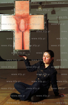 Dorota Nieznalska i jej kontrowersyjna rzezba w galerii...