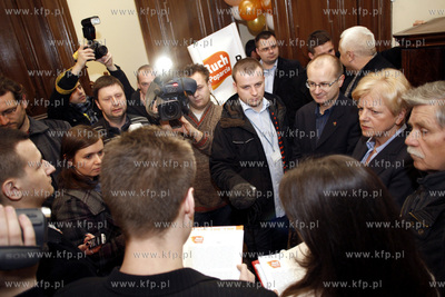 Gdansk. Sesja Rady Miasta. Czlonkowie Ruchu Poparcia...