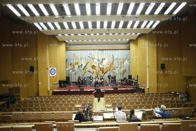 Gdansk. Budynek Not. Precasting do programu telewizji...