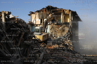 Gdańsk. Rozbiorka budynków mieszkalnych przy ul....