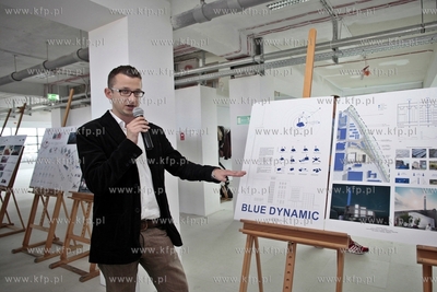 Uroczystosc prezentacji efektu pracy studentow i profesorow...