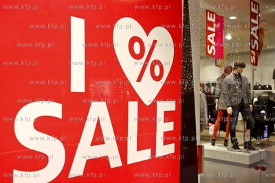 Poswiateczne wyprzedaze w Centrum Handlowym Manhattan...