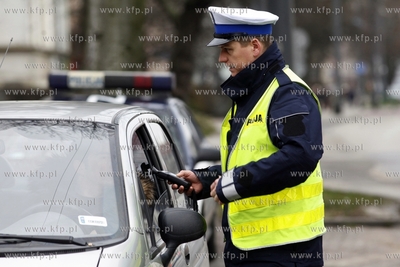 Kontrola policjantow ruchu drogowego stanu trzezwosci...