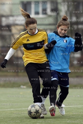 Gdansk Zaspa. Pilkarski turniej dzikich druzyn Do przerwy...