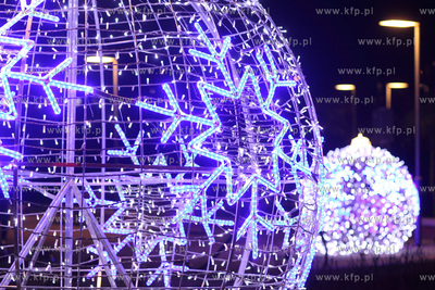Pruszcz Gdanski. Iluminacje swiateczne na deptaku.
16.12.2014
fot....