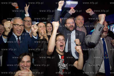 Gdańsk. Restauracja Barbados. Wieczór wyborczy. Ogłoszenie...