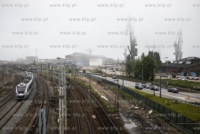 Dzwigi Stoczni Gdańskiej we mgle.
12.06.2020
fot....