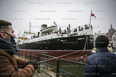 Statek muzeum Sołdek wraca na Motławę  po remoncie...