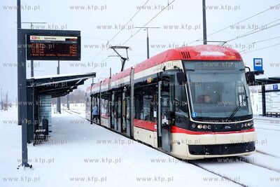 Zima w Gdańsku. Tramwaj Pesa Jazz Duo na Pętli Ujeścisko....