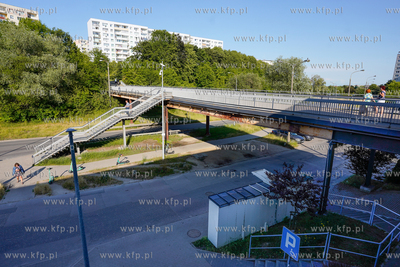 Gdańsk, Suchanino. Kładka dla pieszych nad ul. Powstańców...