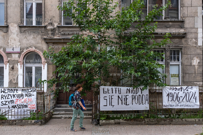 Gdańsk, ulica Bohaterów Getta Warszawskiego. Mieszkańcy...