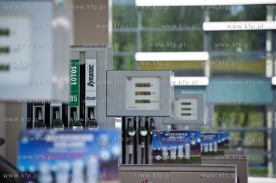 Gdansk. Nowo otwarta stacja benzynowa grupy Lotos....