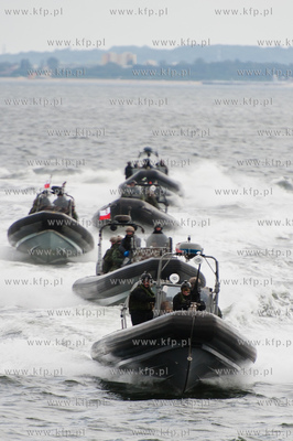 Zatoka Gdanska. Pokaz akcji odbijania zakladnikow ze...