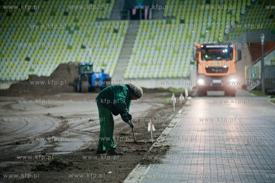 Gdansk. Stadion PGE Arena. Wymiana murawy przed meczem...