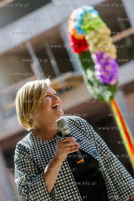 Gdynia. Uroczyste zawieszenie wiechy na nowo powstajacym...