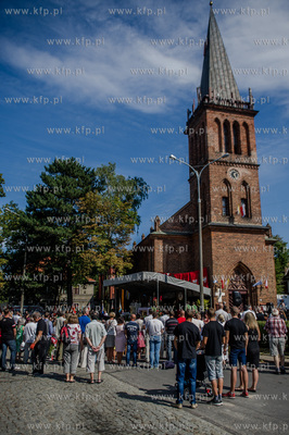 Gdansk. Orunia. Plac przy kosciele sw. Jana Bosko....