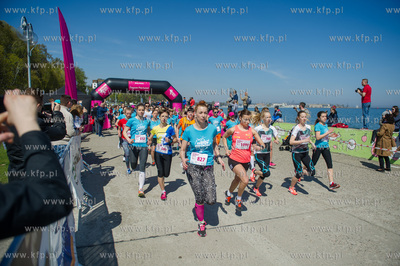 Gdynia. Bulwar Nadmorski. Bieg Kobiet - Zawsze Pier(w)si,...