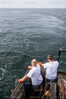 Morze Bałtyckie. Rybacy z Władysławowa, z kutra...