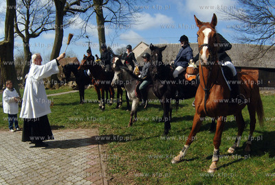 IWIECINO (Gmina Sianow) Juz od kilka lat jezdzcy z...