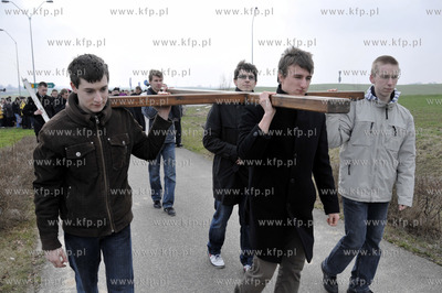 Droga krzyzowa na Gorze Jana Pawla II w Pelplinie pod...