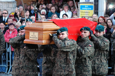 Cialo tragicznie zmarlego, w katastrofie lotniczej...