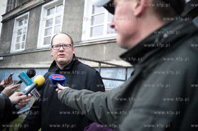 Wybory samorzadowe 2010. Lokal wyborczy  w budynku...