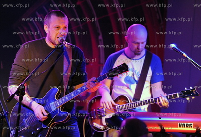 Klub Versalka w Sopocie.  Koncert  "Strzaly z biodra"...