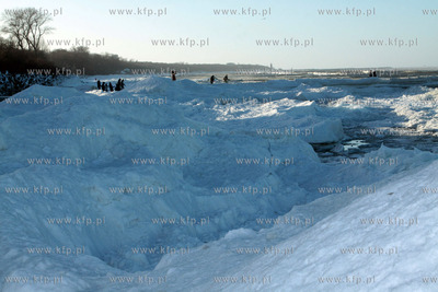 Oblodzona plaza w Kolobrzegu 
01.01.2011
fot Przemyslaw...