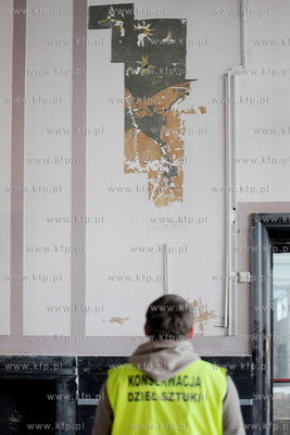 Podczas prac remontowych dawnej sali restauracyjnej...