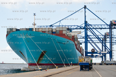 Gdansk. Eleonora Maersk, jeden z najwiekszych kontenerowcow...