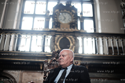 Uroczysta sesja Rady Miasta Gdanska. Wreczenie medali...