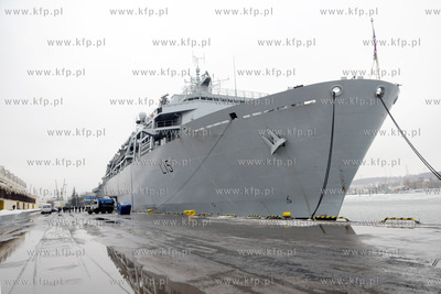 Wspolne cwiczenia okretow i lotnictwa Marynarki Wojennej...