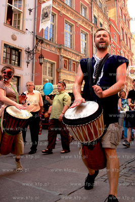 Parada  XVI Festiwalu Szekspirowskiego ruszyla spod...