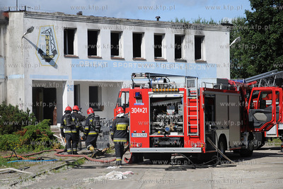 Pozar pustostanu na ulicy Hallera w Gdansku. Pozar...