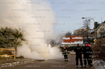 Pekniecie rury cieplowniczej w Gdansku na ul. Pana...