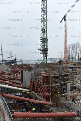 Gdynia. Na terenie sasiadujacym z apartamentowcem Sea...